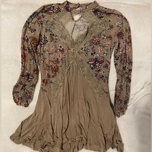 Long-sleeved mini dress